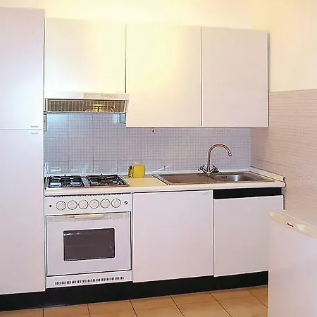 Lejlighed 0-bedroom In Ortonovo